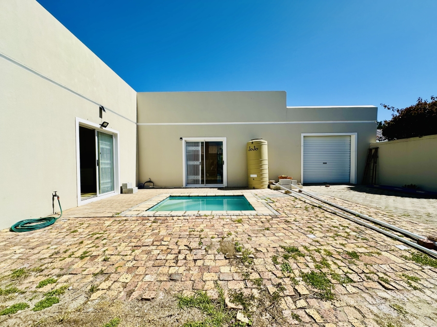 4 Bedroom Property for Sale in Westcliff Western Cape